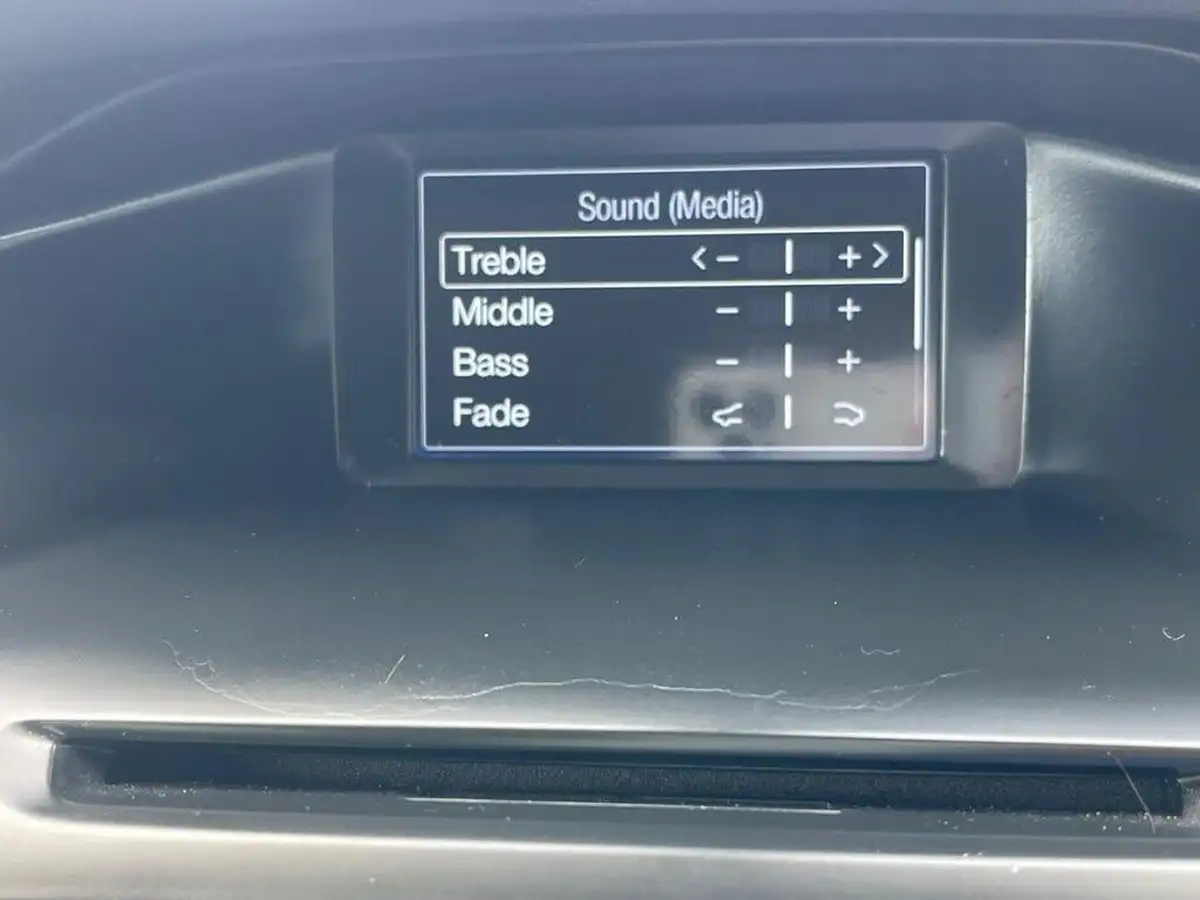 2015-ford-focus-10-zetec-t-125ps-hatchback-big-7