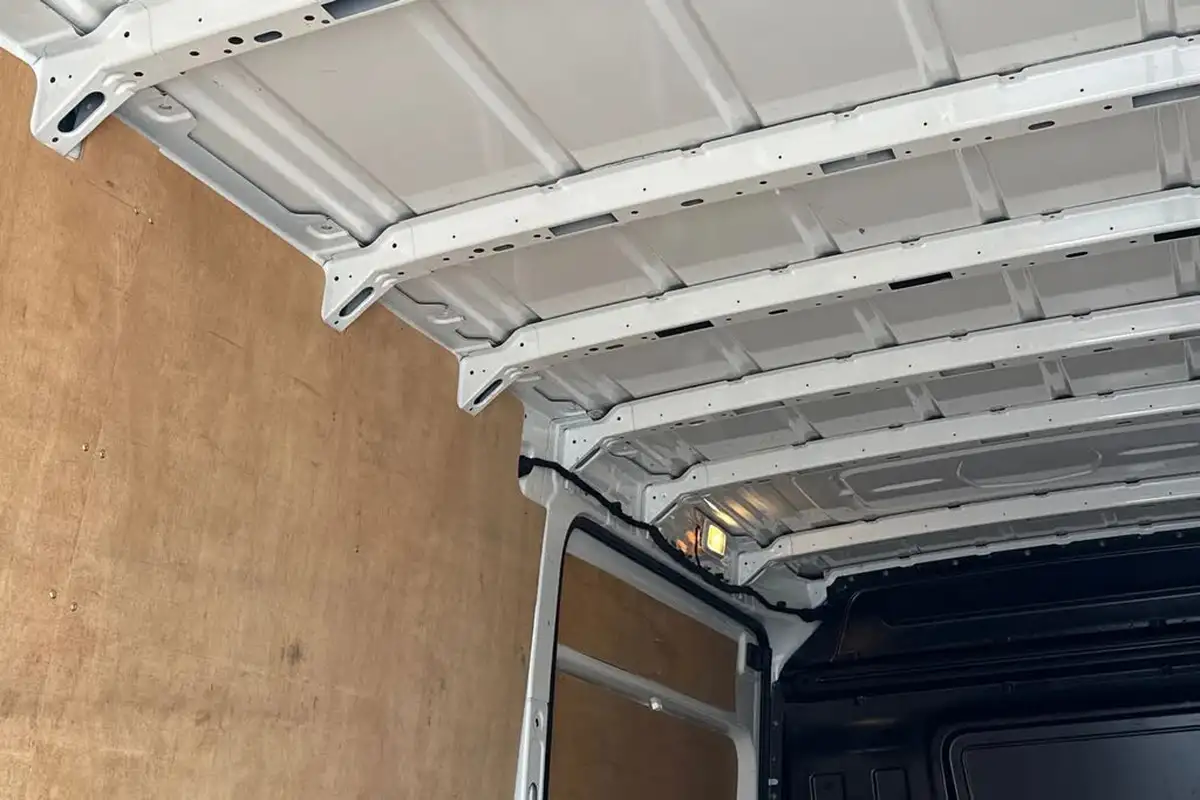 2024-volkswagen-crafter-big-35