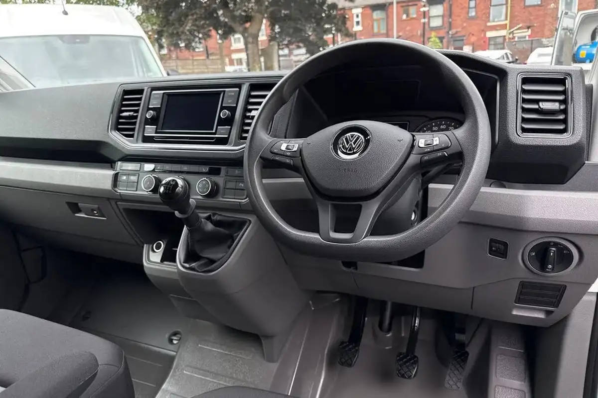 2024-volkswagen-crafter-big-11
