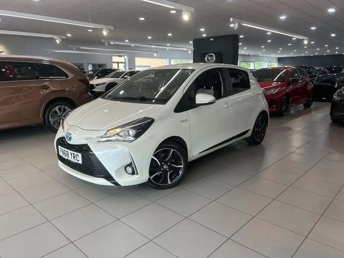 2018-toyota-yaris-15-vvt-i-design-hybrid-big-2