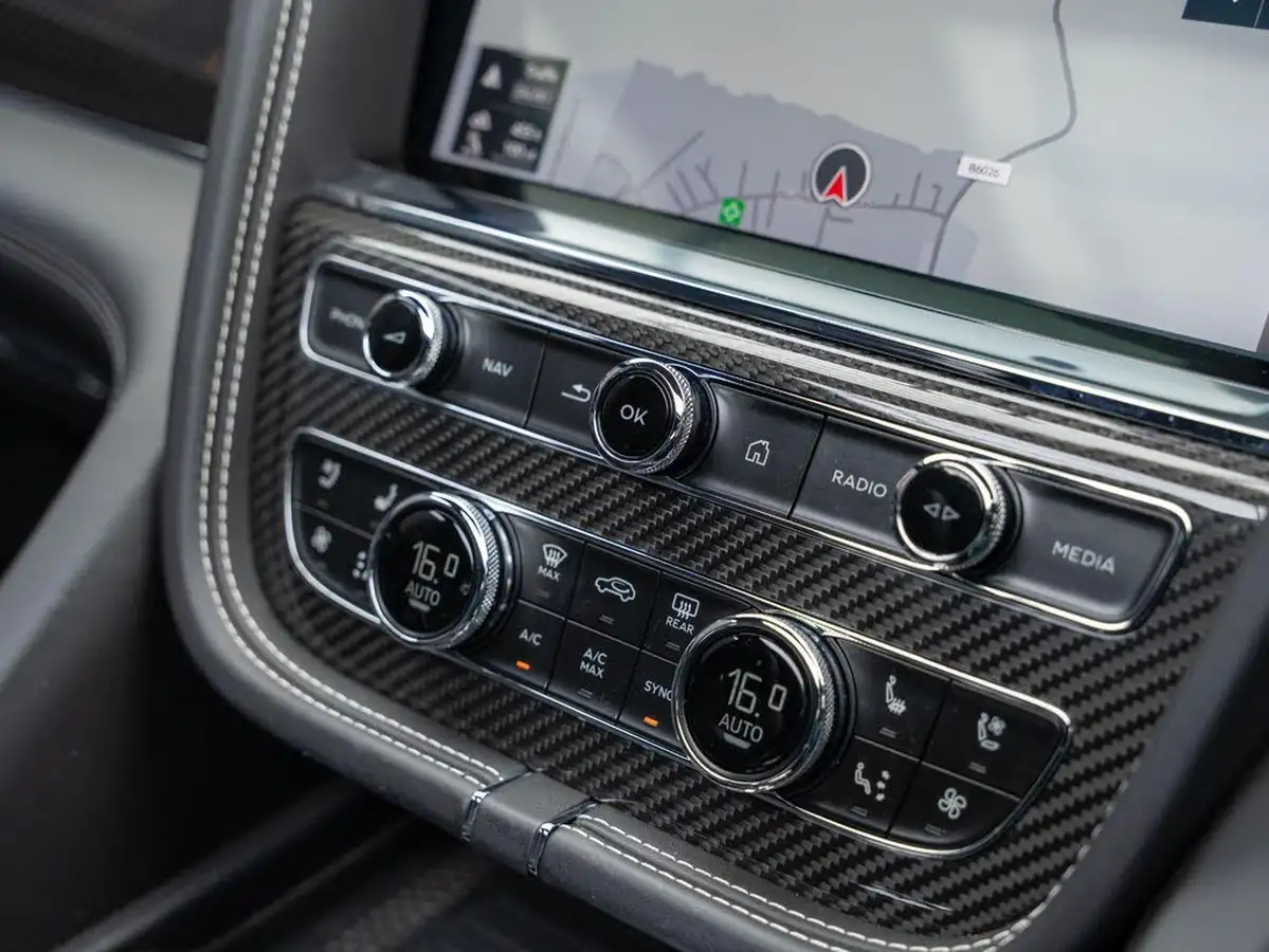 2019-bentley-bentayga-40-v8-big-19