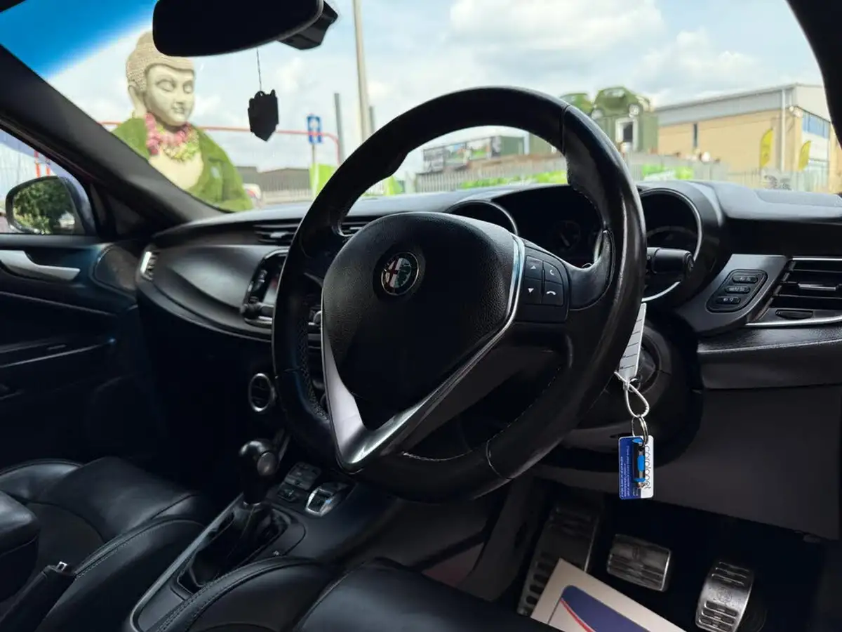 2015-alfa-romeo-giulietta-20jtdm-2-qv-line-175bhp-alfa-tct-big-1