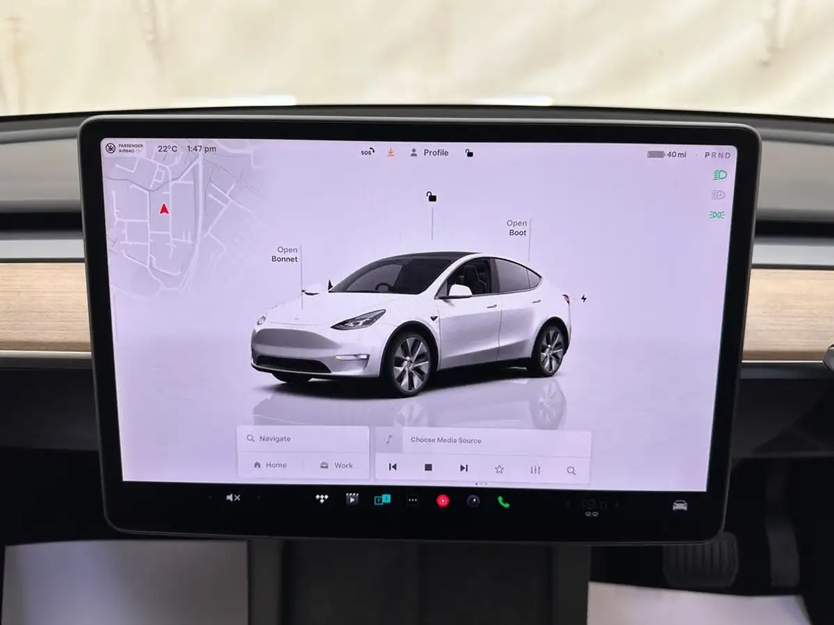2022-tesla-model-y-e-long-range-big-13
