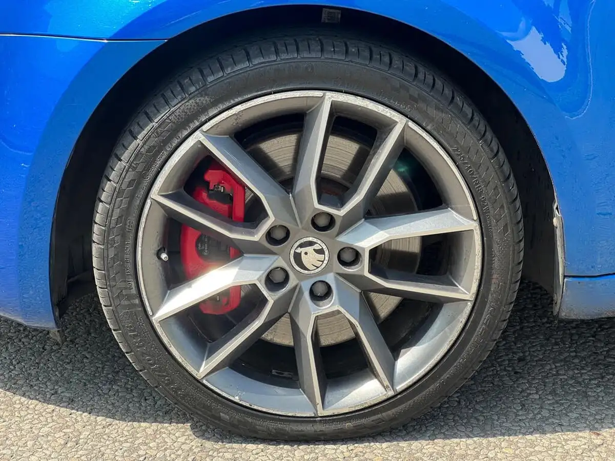 2014-skoda-octavia-20tdi-vrs-hatchback-dsg-big-35