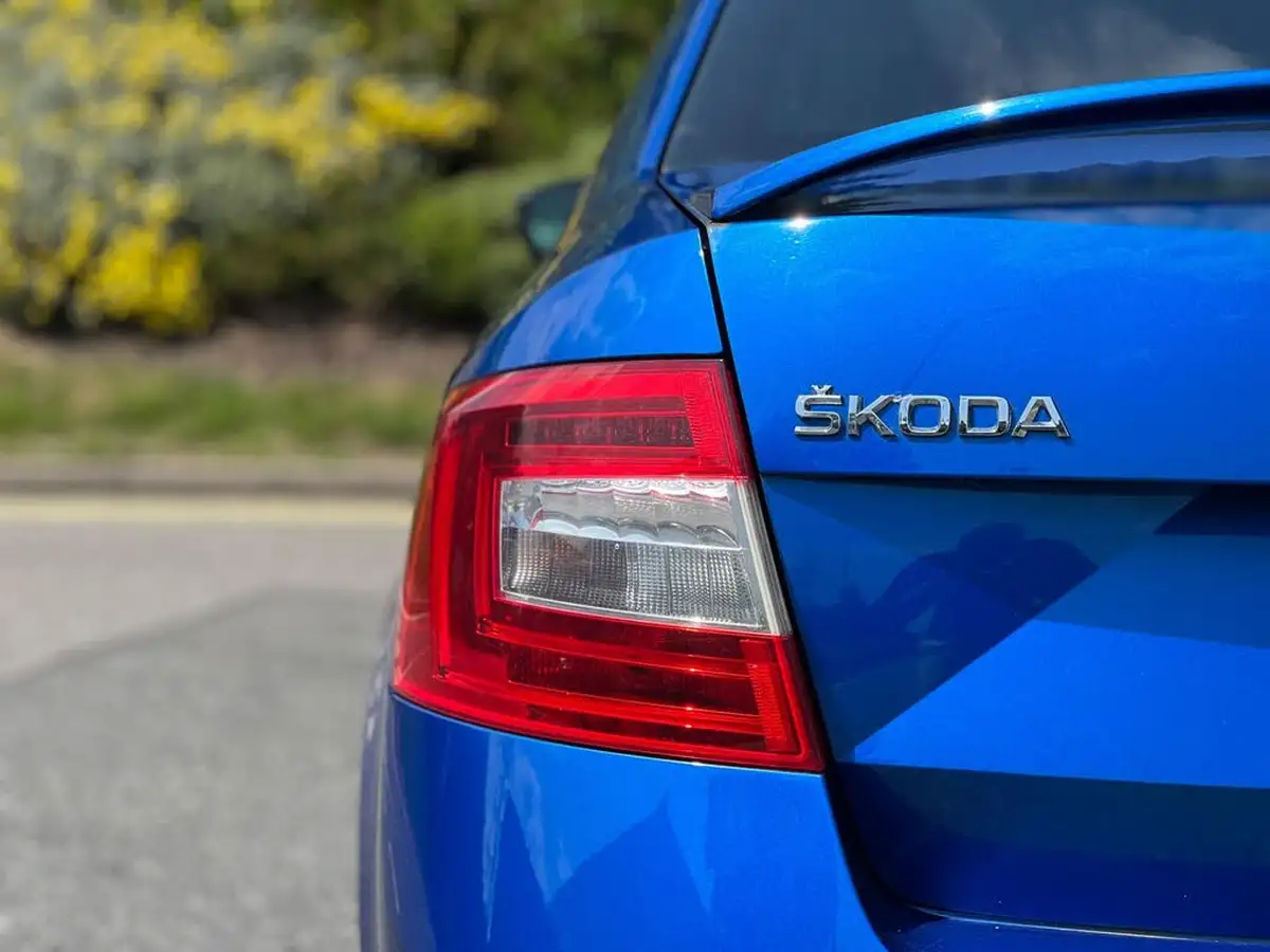 2014-skoda-octavia-20tdi-vrs-hatchback-dsg-big-11