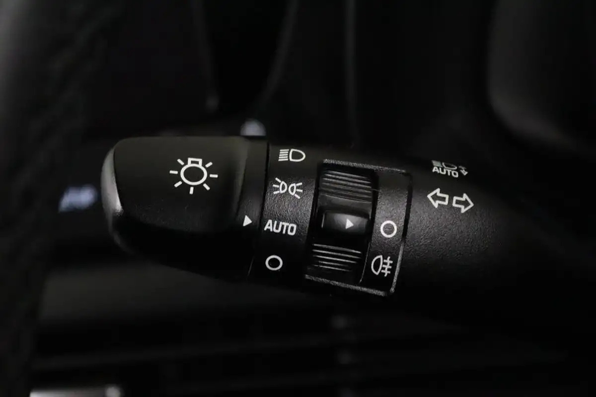 2023-hyundai-bayon-10-t-gdi-premium-100ps-dct-big-21