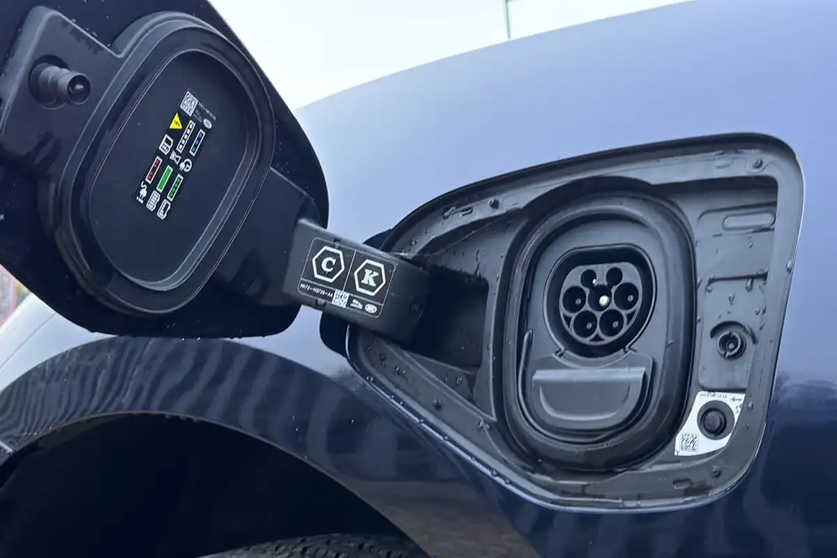 2024-jaguar-i-pace-ev400-r-dynamic-hse-black-big-47