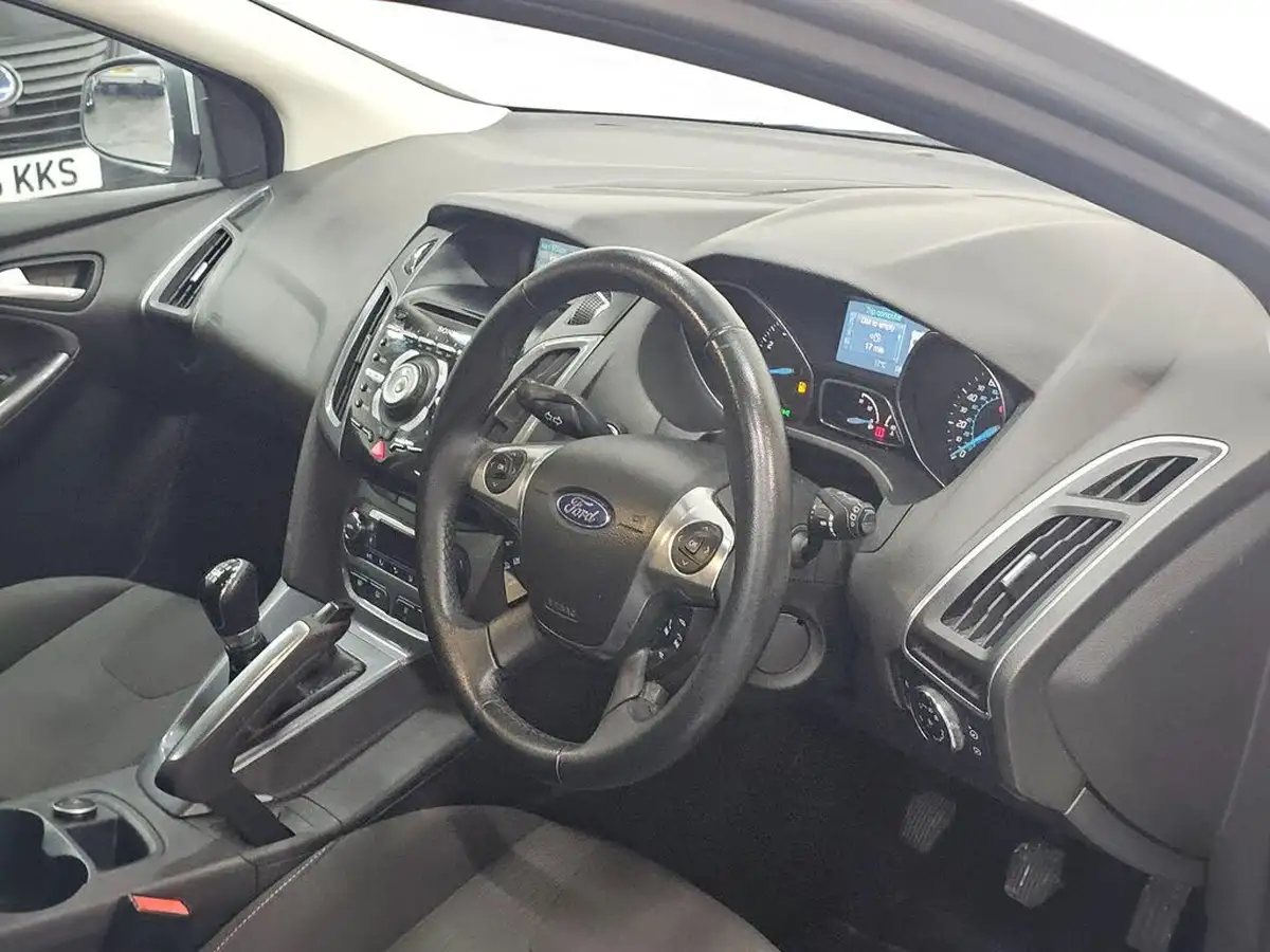 2012-ford-focus-16-titanium-ti-vct-125ps-hatchback-big-11