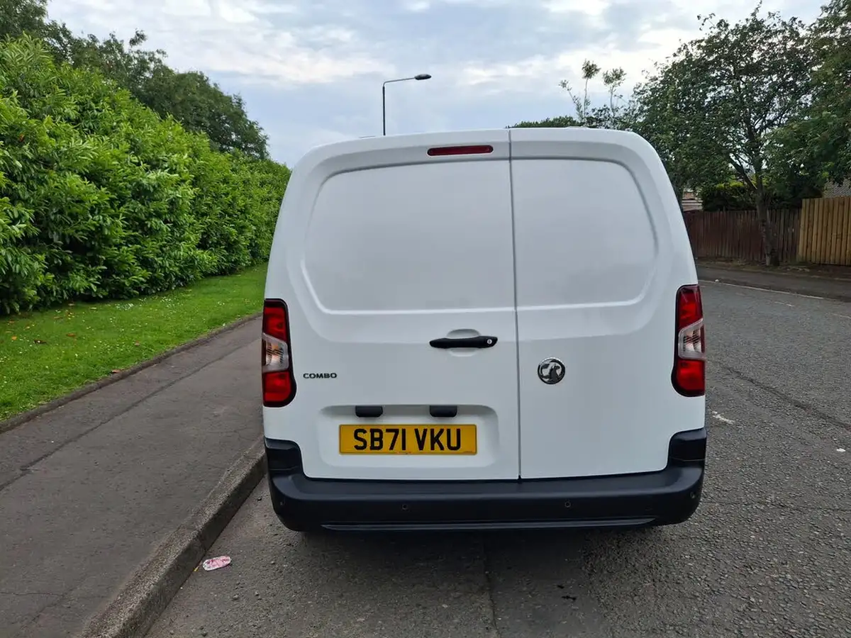 2022-vauxhall-combo-15cdti-dynamic-2300-100pseu6dt-l2h1-panel-big-9