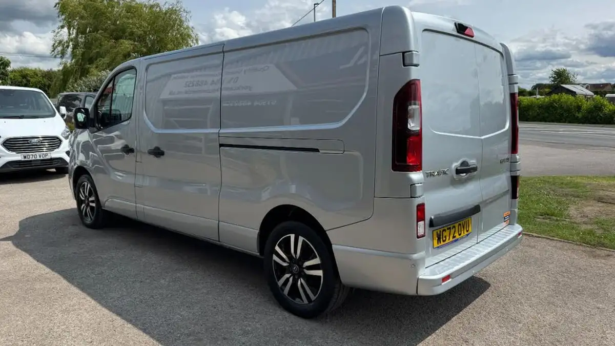 2023-renault-trafic-20dci-ll30-150-sport-panel-big-23