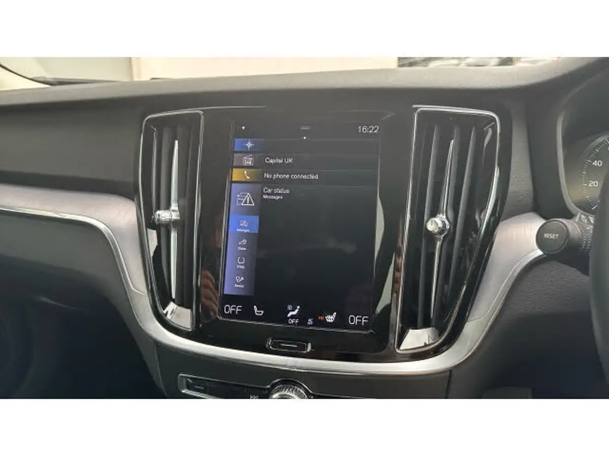 2021-volvo-v60-20-b3-momentum-161bhp-big-32