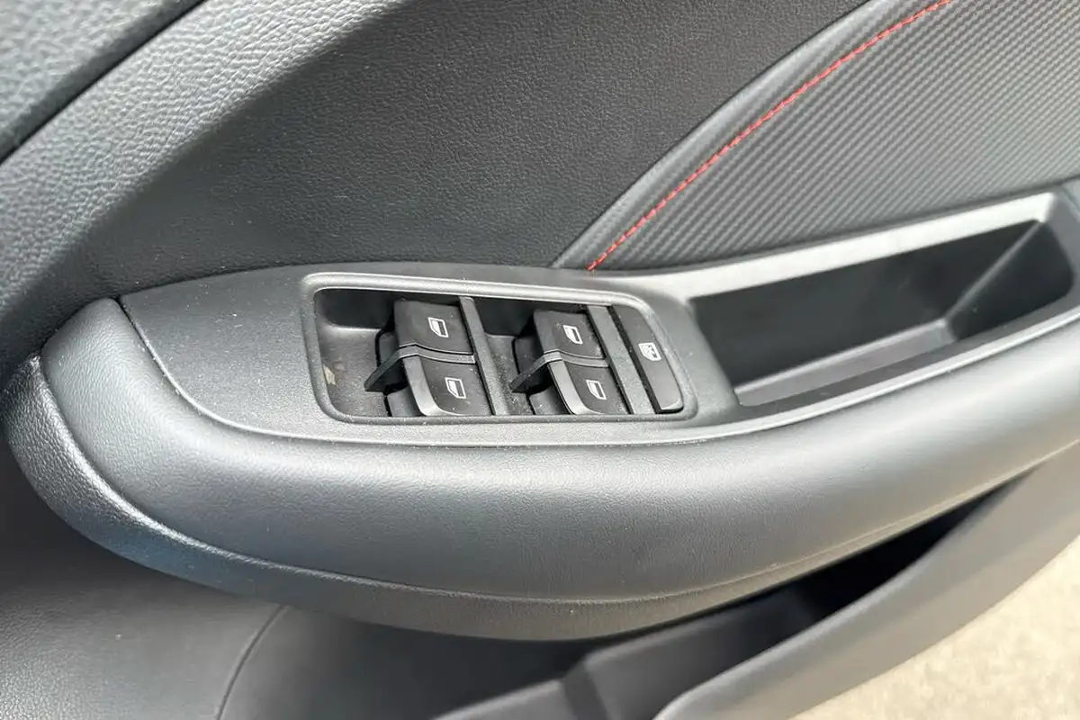 2024-mg-zs-suv-10t-gdi-exclusive-big-16