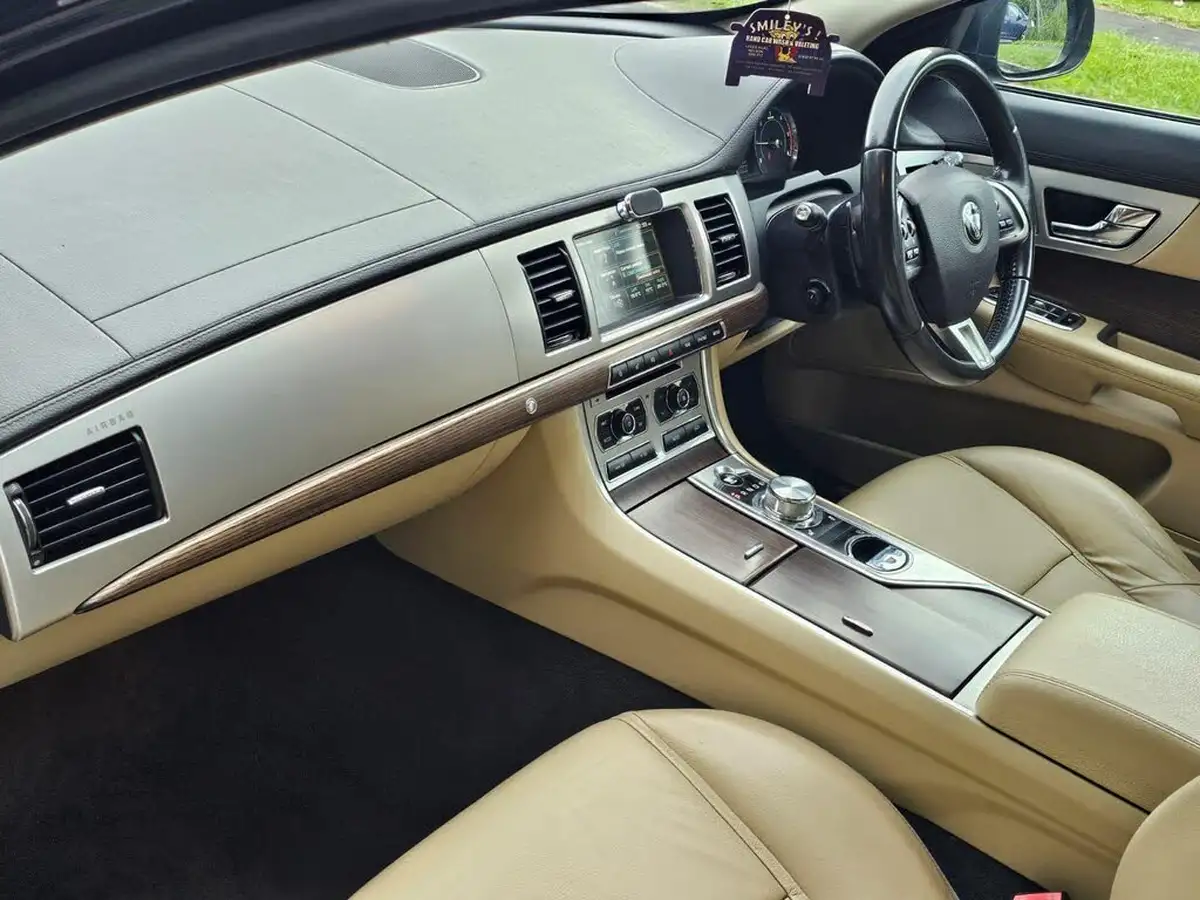 2014-jaguar-xf-22td-luxury-200ps-saloon-4d-big-21
