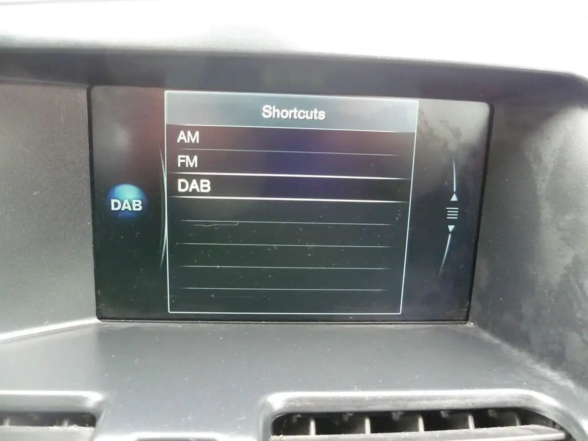 2016-volvo-xc60-20td-d4-se-nav-geartronic-big-24