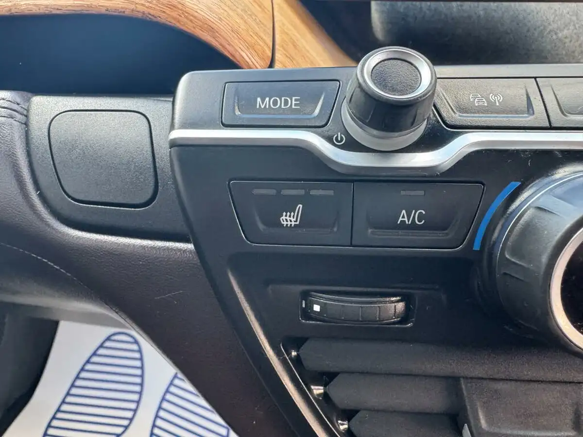 2015-bmw-i3-e-big-26