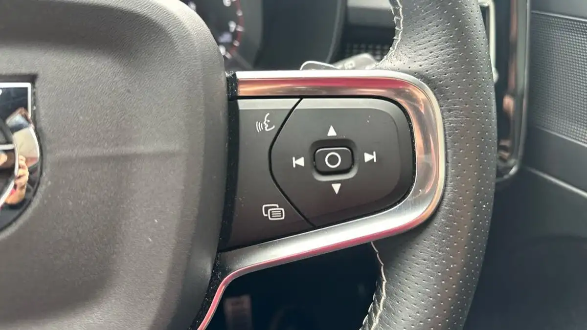 2020-volvo-xc40-15-t3-r-design-geartronic-big-18