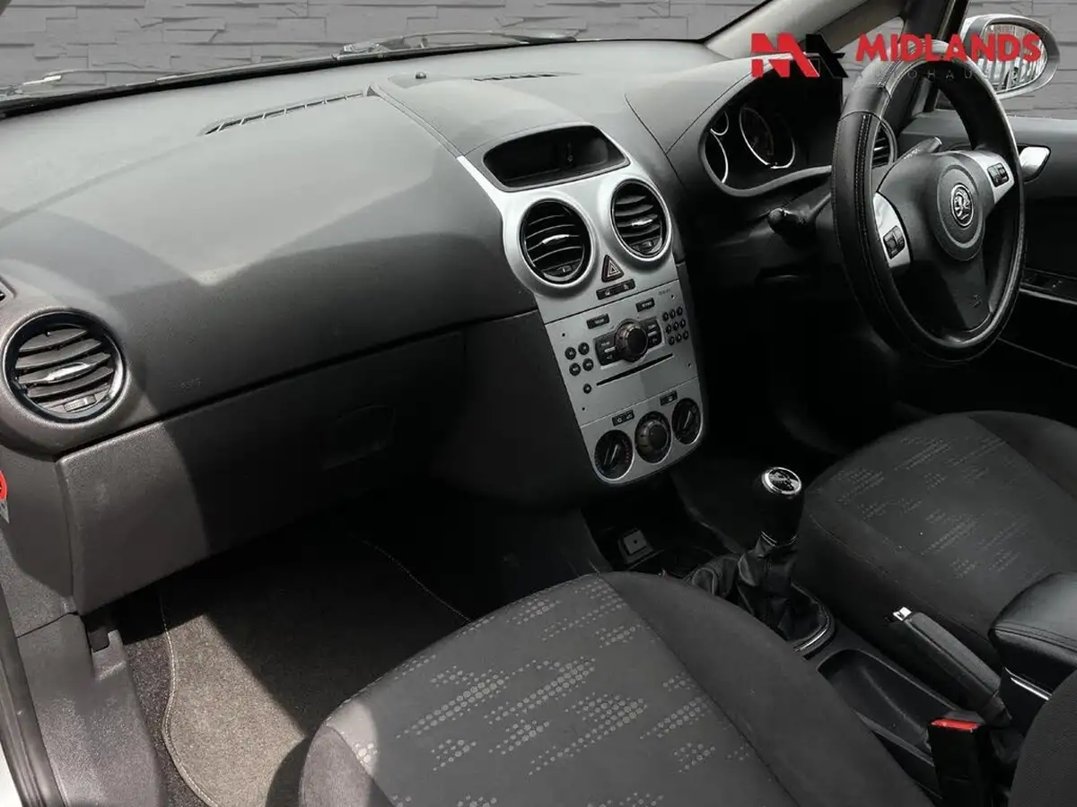 2011-vauxhall-corsa-12-exclusiv-16v-85ps-5d-big-8