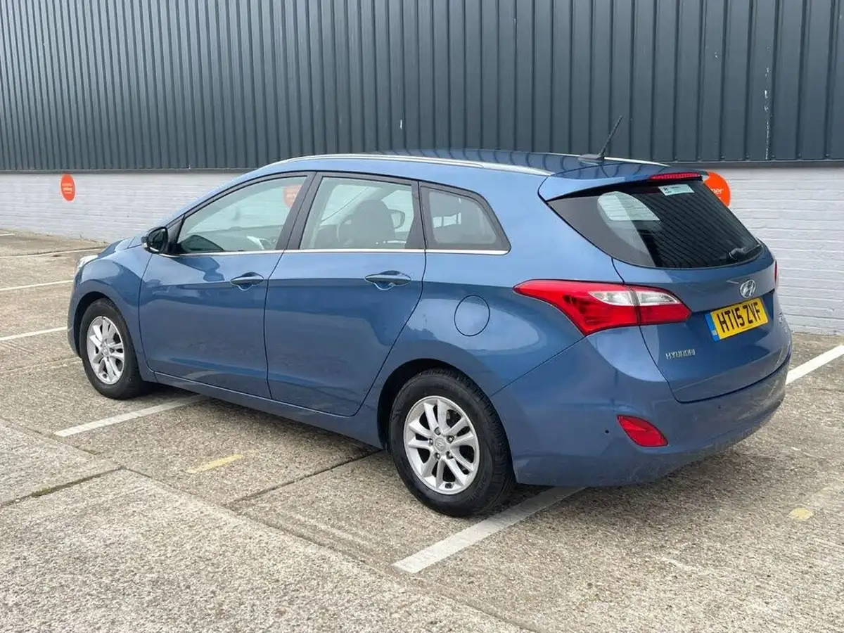 2015-hyundai-i30-16crdi-se-nav-110ps-tourer-big-63