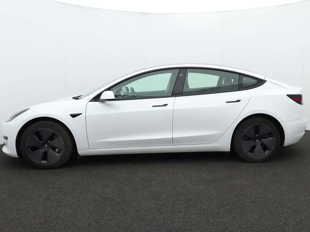 2022-tesla-model-3-e-rwd-big-4