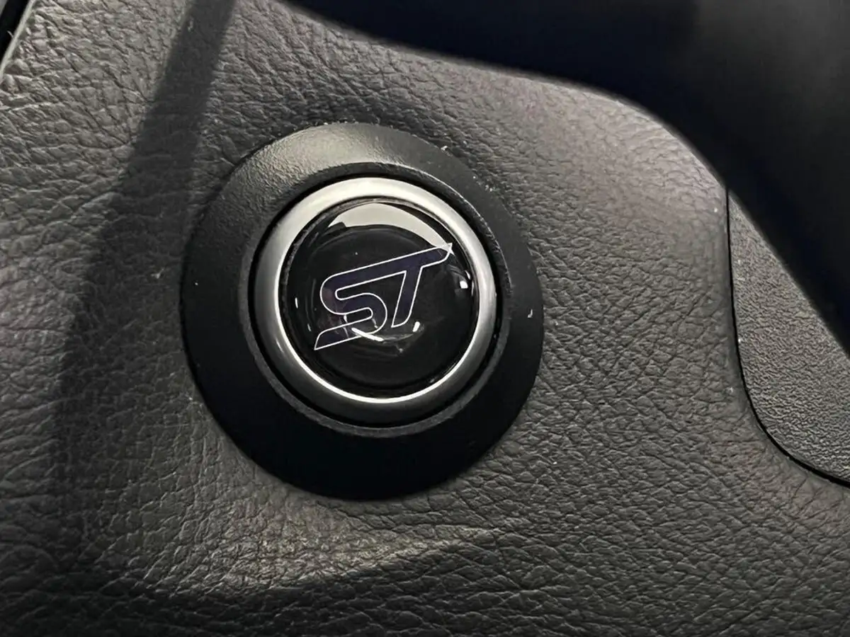 2017-ford-focus-20t-st3-hatchback-big-26