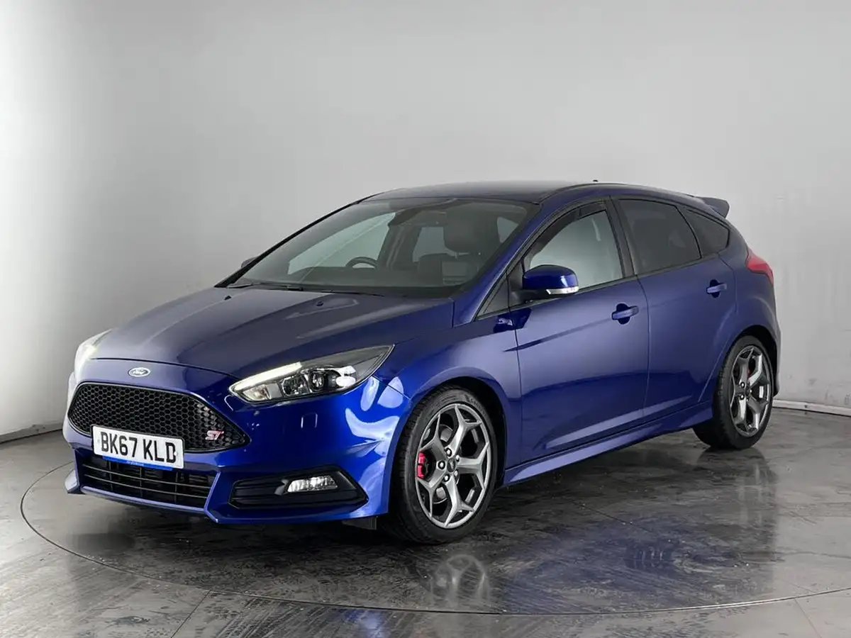2017-ford-focus-20t-st3-hatchback-big-2