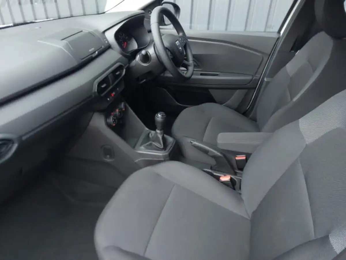2022-dacia-sandero-10-sce-essential-big-4