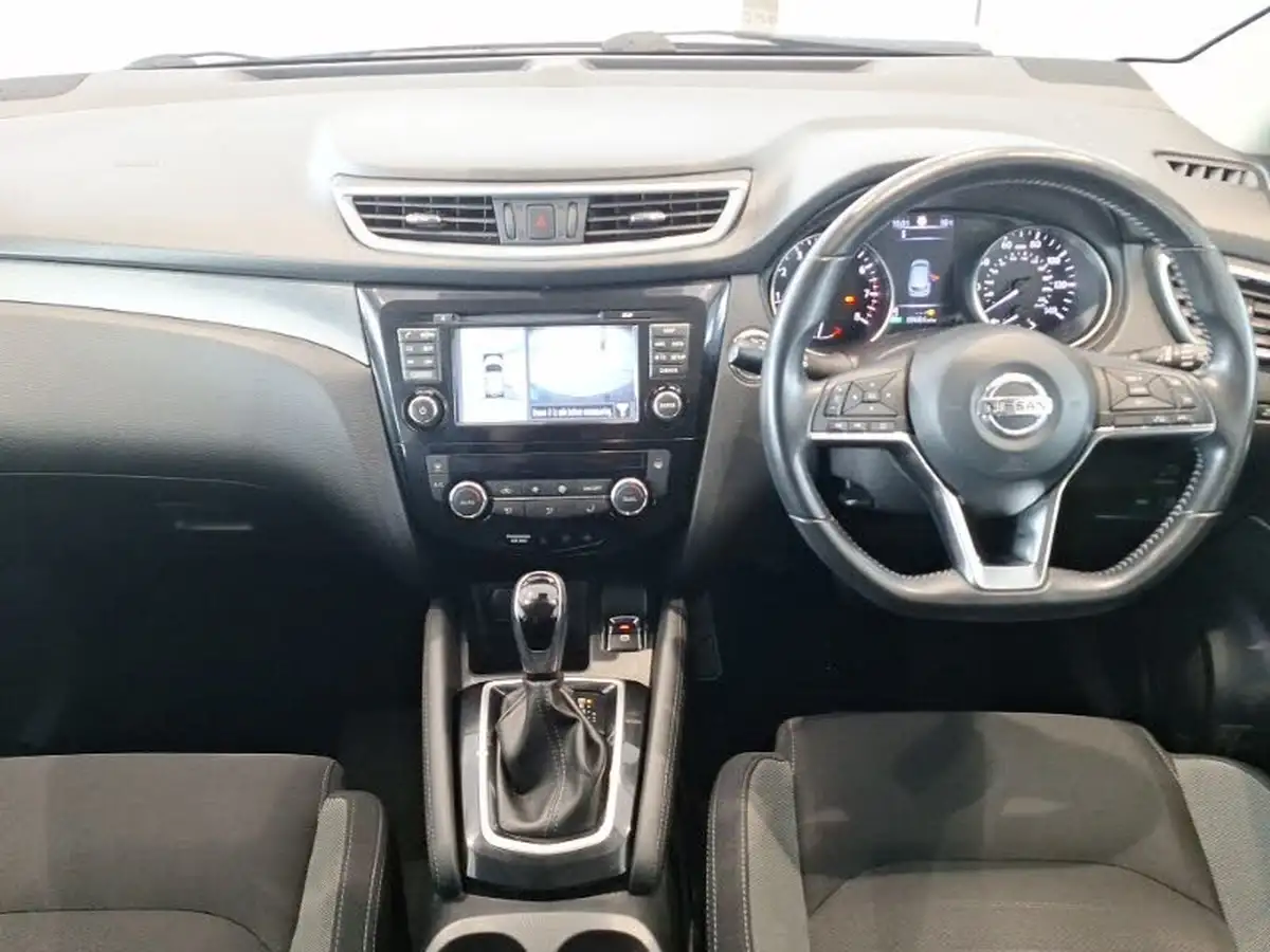 2017-nissan-qashqai-12-dig-t-n-connecta-glass-roof-pack-xtronic-cvt-big-2