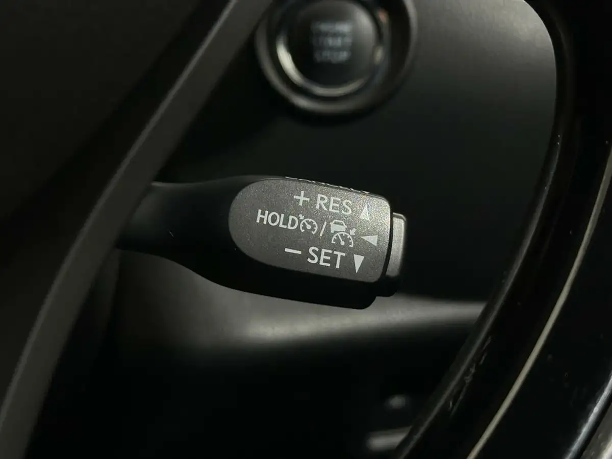 2018-toyota-c-hr-12-dynamic-big-16