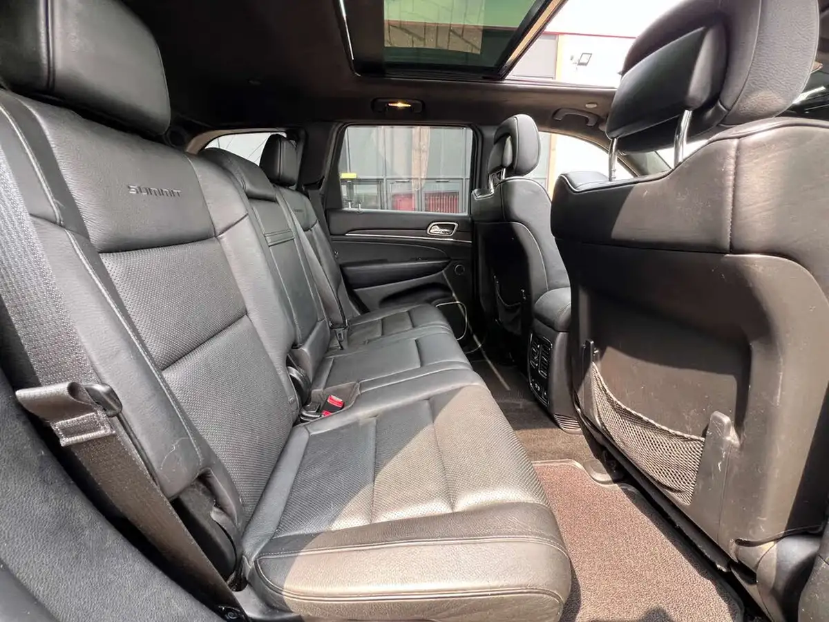 2016-jeep-grand-cherokee-30crd-summit-big-22
