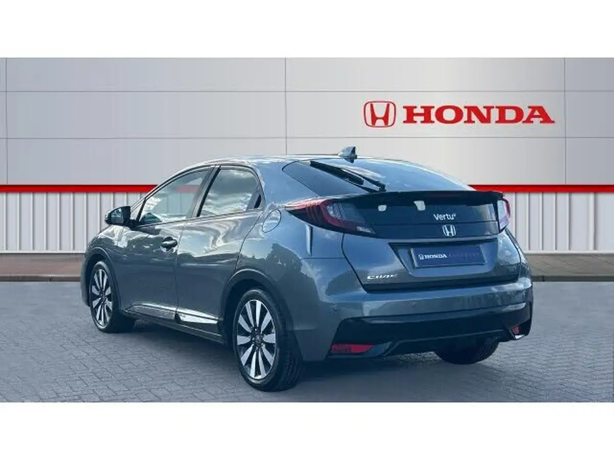 2015-honda-civic-18-se-plus-honda-connect-with-navi-hatchback-big-2