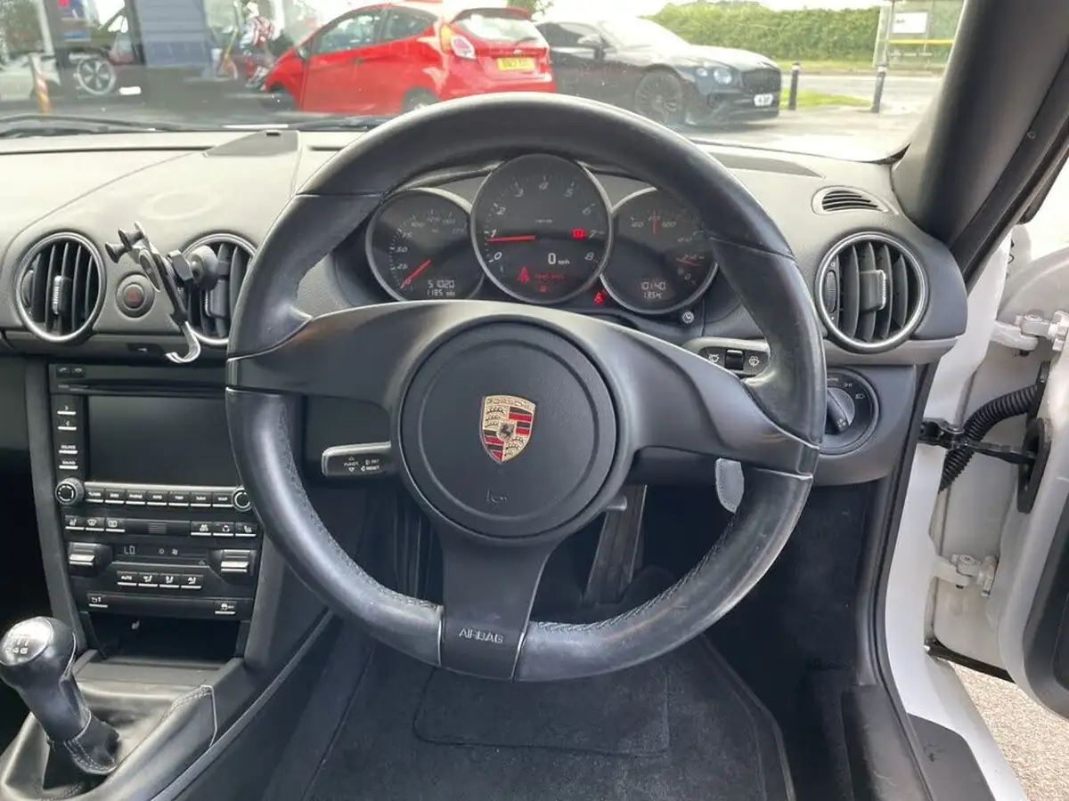 2011-porsche-cayman-29-big-9