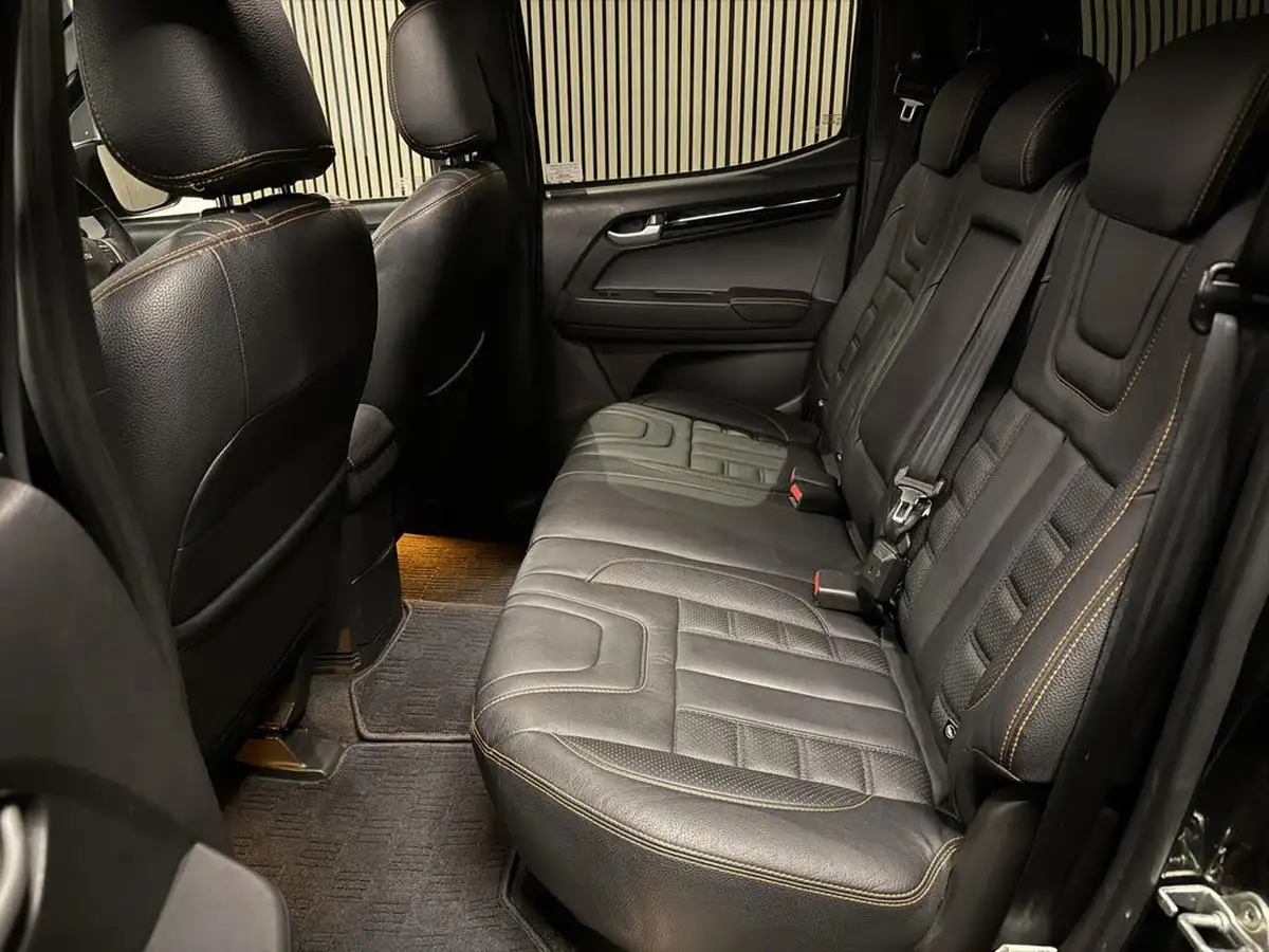 2017-isuzu-d-max-19td-blade-big-5
