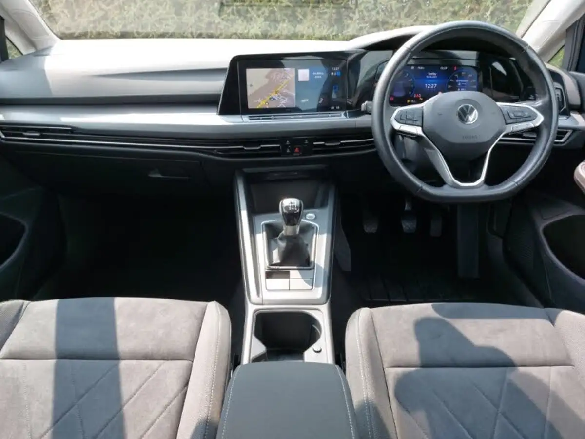2022-volkswagen-golf-15-tsi-style-150ps-hatchback-big-2