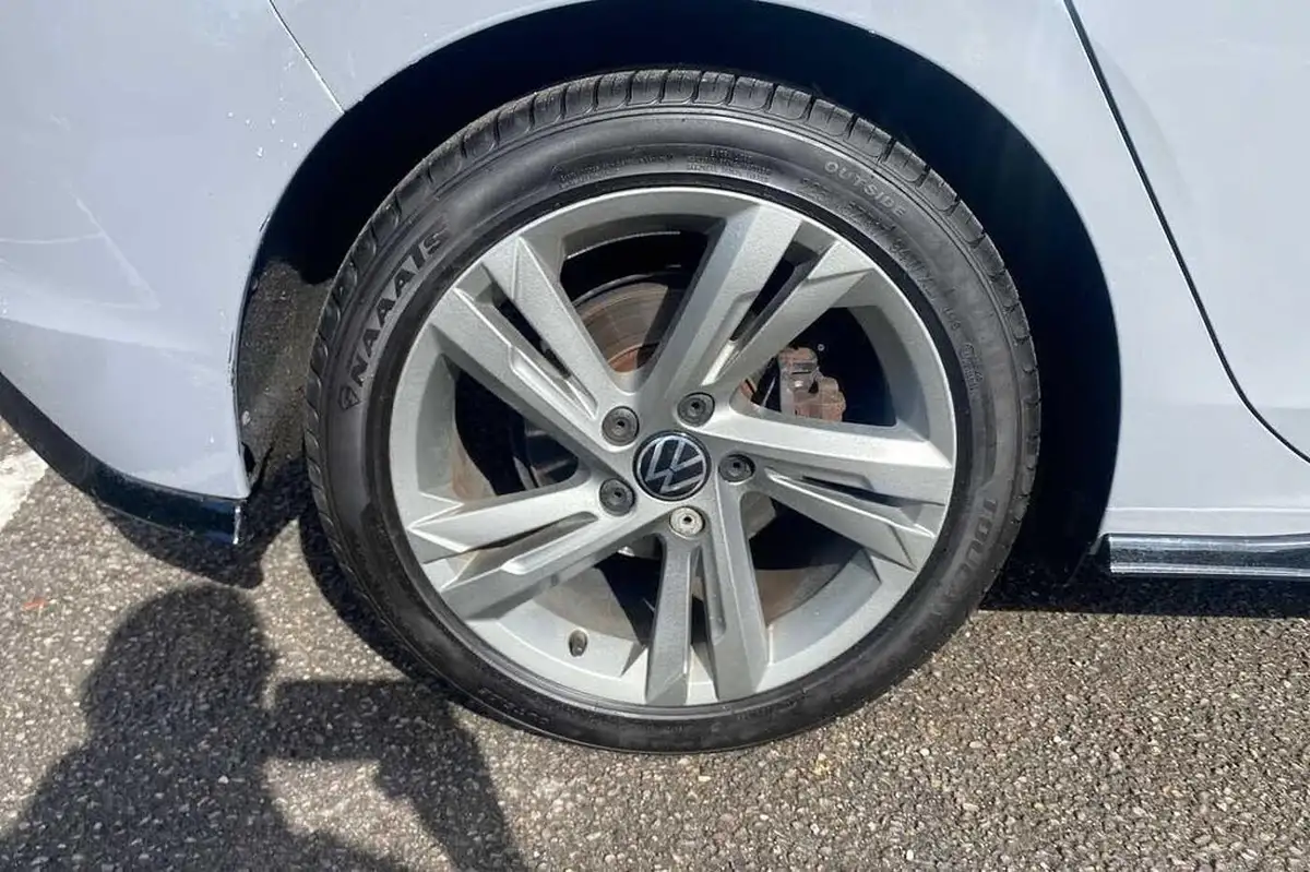 2022-volkswagen-golf-15-etsi-r-line-150ps-hatchback-big-4