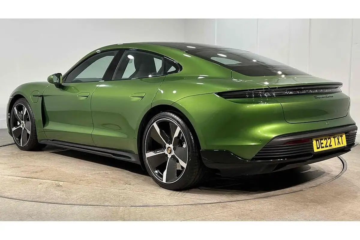 2022-porsche-taycan-e-turbo-big-5