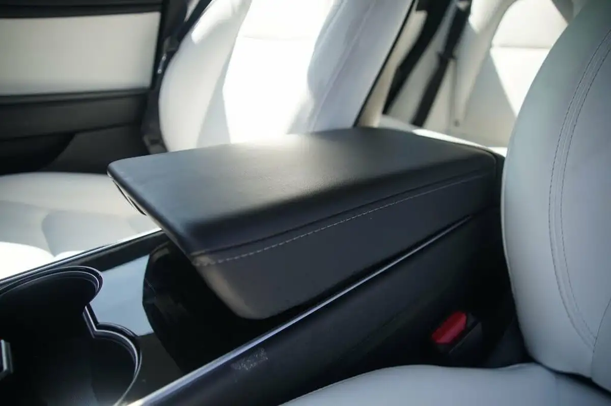 2020-tesla-model-3-e-long-range-big-19