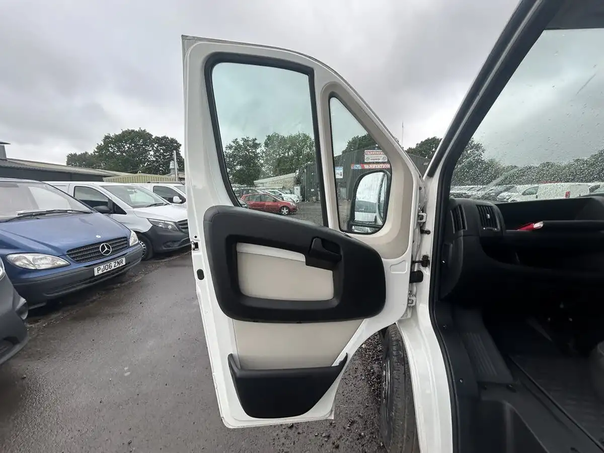 2017-citroen-relay-20bluehdi-35-l3h2-enterprise-130eu6-big-5