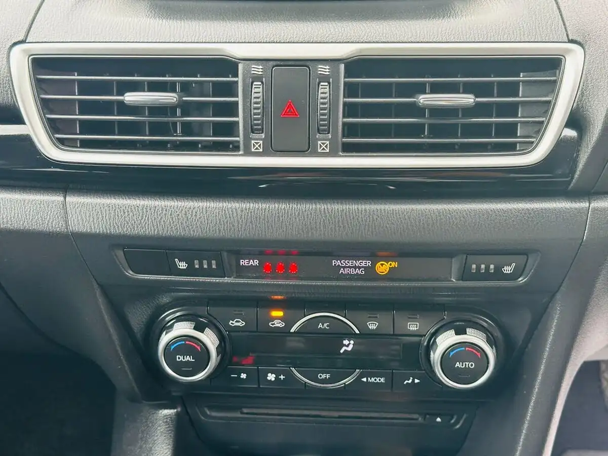 2015-mazda-mazda3-20-se-l-nav-hatchback-5d-big-51