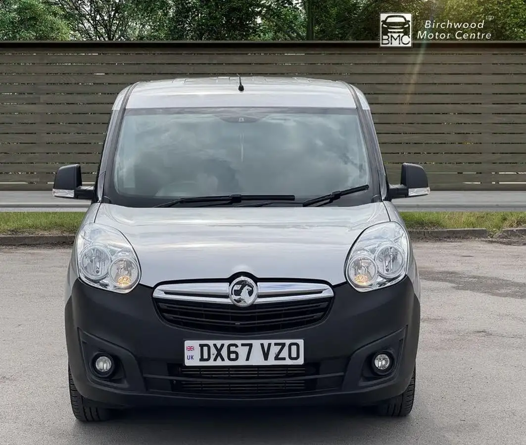 2017-vauxhall-combo-13cdti-2300-95pseu6-l1h1-ss-ecoflex-5-seats-crew-big-1