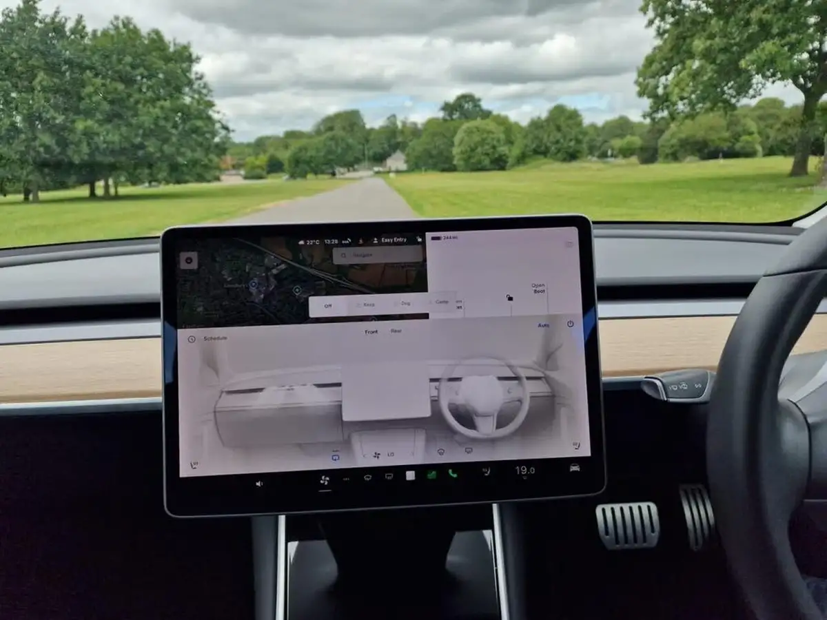 2019-tesla-model-3-e-4x4-performance-pack-big-13