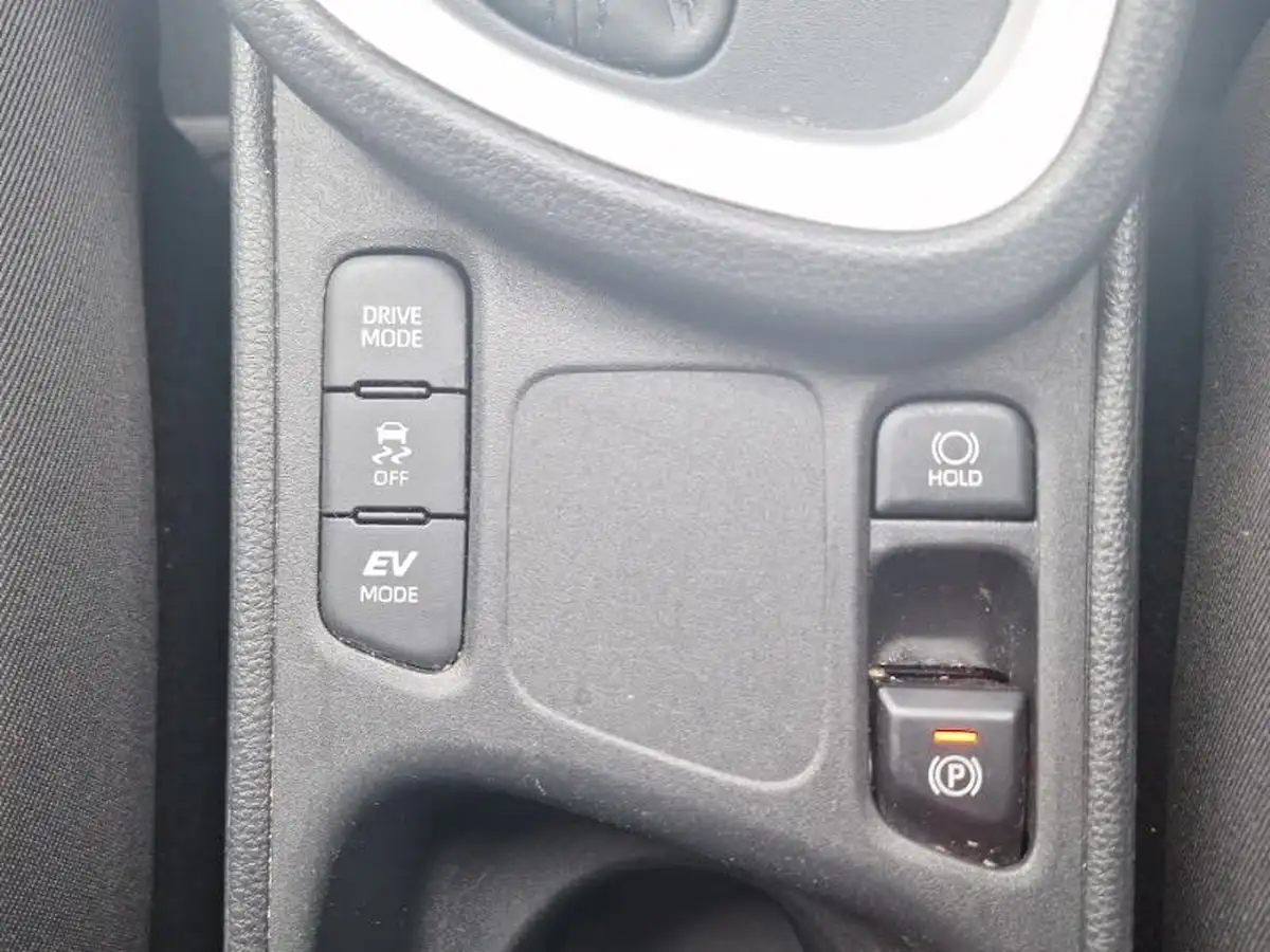 2022-toyota-yaris-15-vvt-i-design-panoramic-roof-big-11