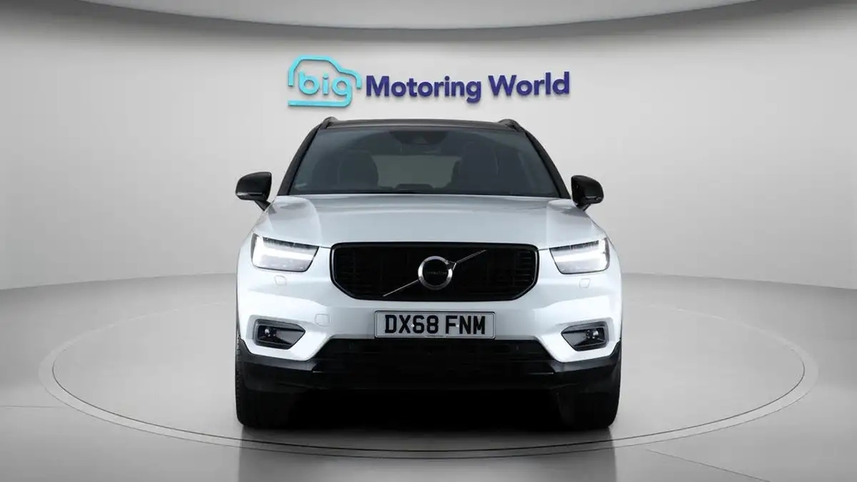 2018-volvo-xc40-15-t3-r-design-pro-big-1