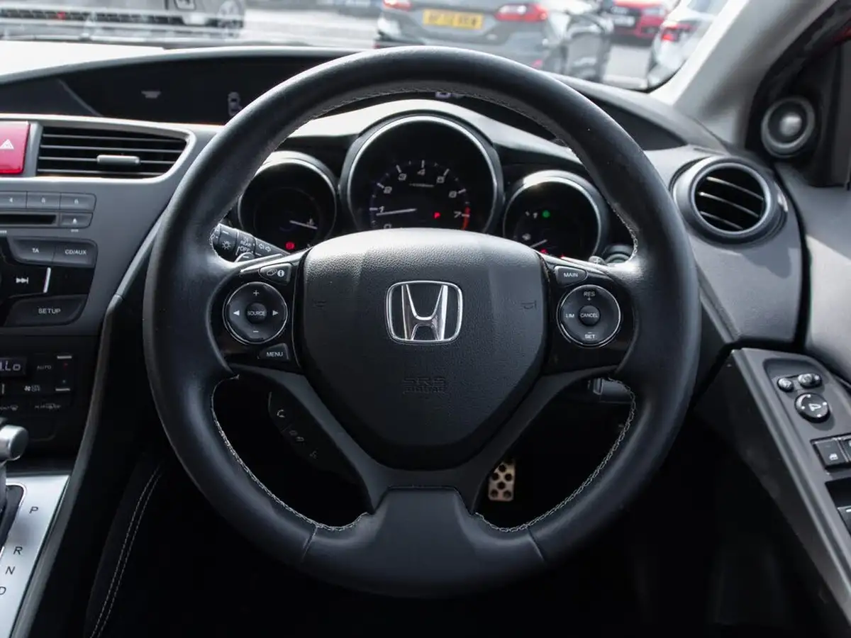 2014-honda-civic-18-se-plus-hatchback-auto-big-20