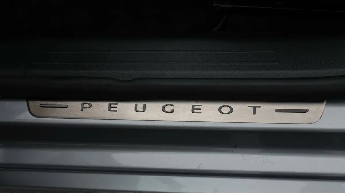 2020-peugeot-208-12-puretech-gt-line-130bhp-eat8-big-20