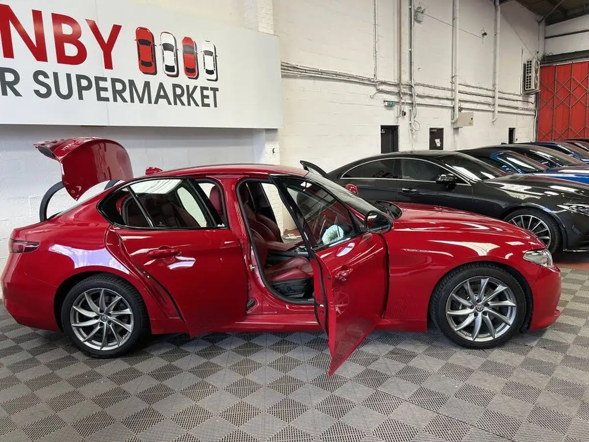 2018-alfa-romeo-giulia-20-veloce-big-13