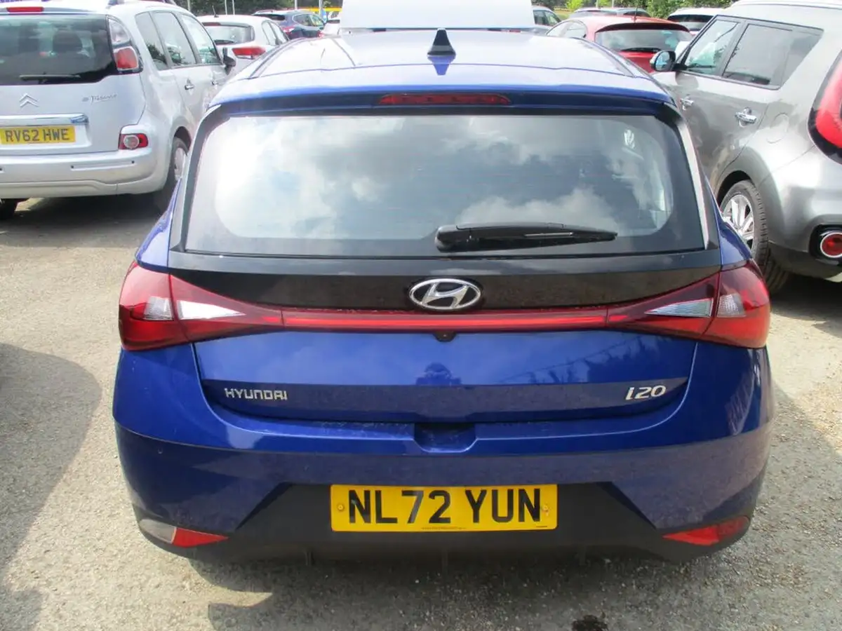 2022-hyundai-i20-10-t-gdi-se-connect-dct-big-8