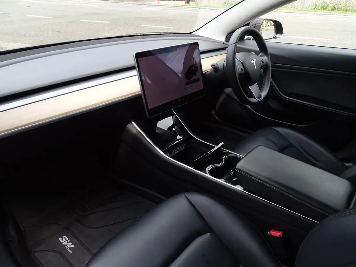 2020-tesla-model-3-e-long-range-big-27