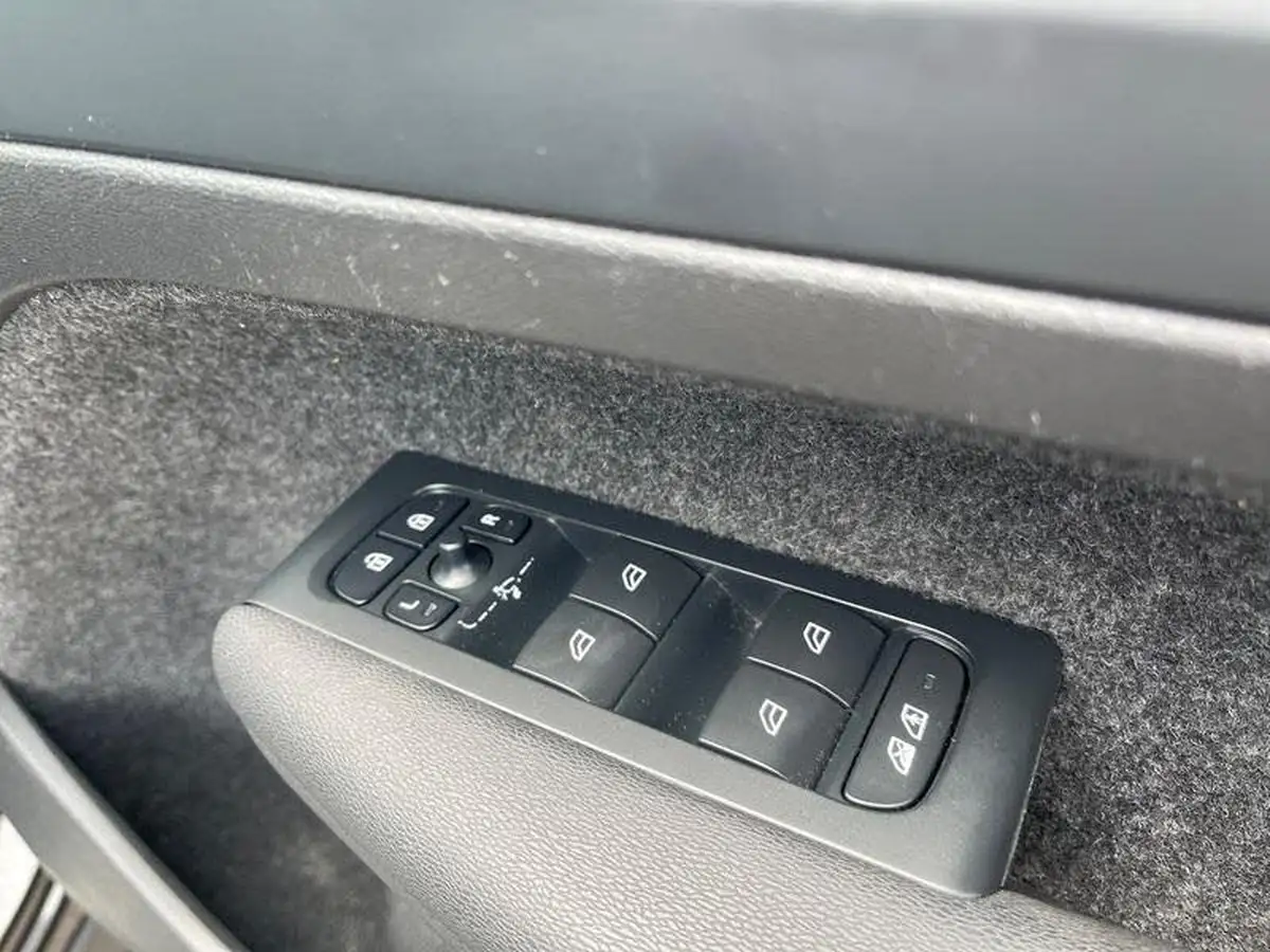 2022-volvo-xc40-15-t4-core-big-23