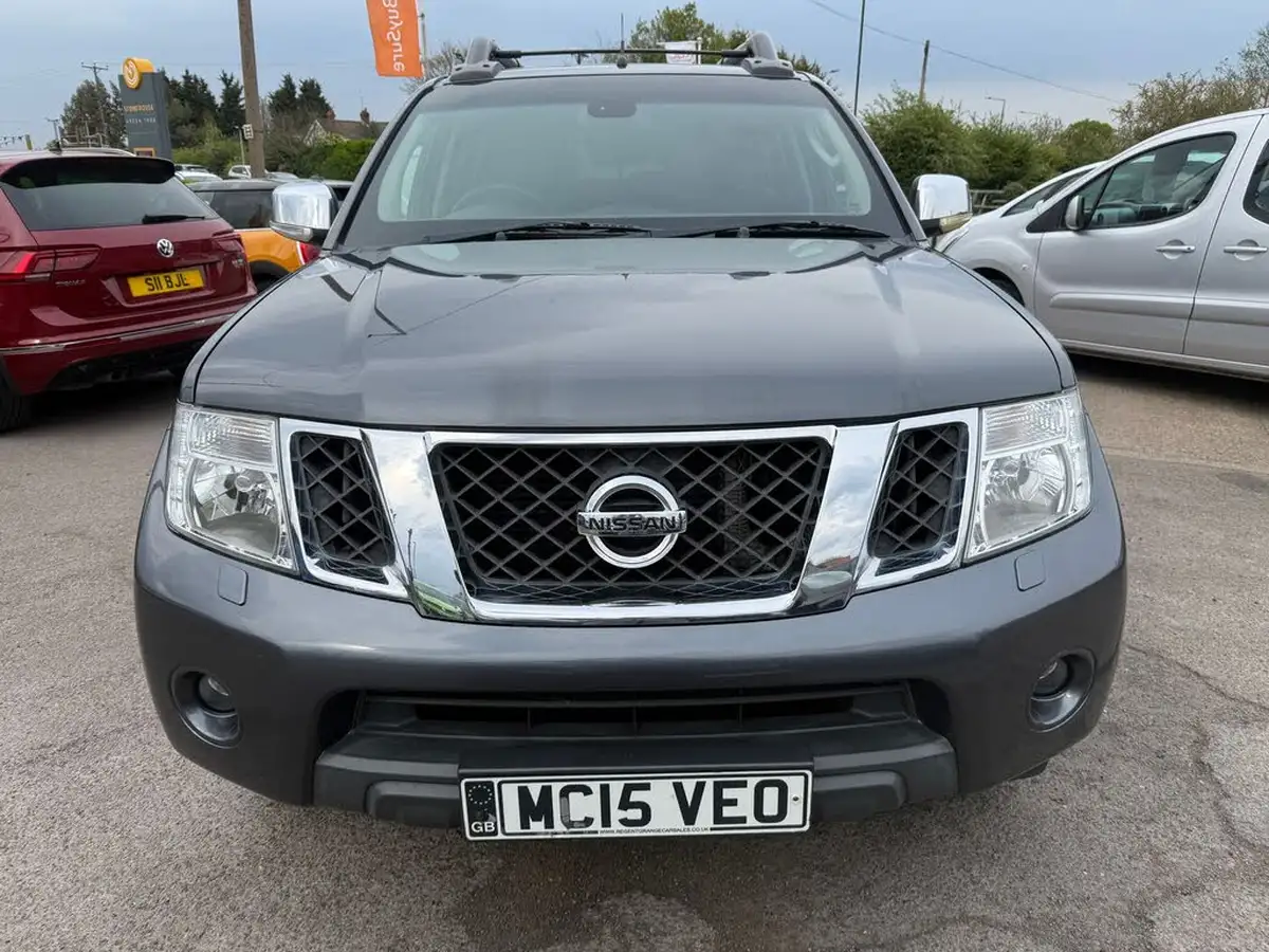 2015-nissan-navara-25td-tekna-auto-big-1