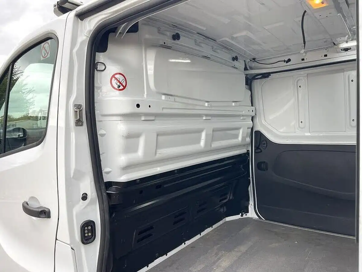 2016-vauxhall-vivaro-16cdti-2900-ecoflex-l1h1-90ps-panel-van-big-6